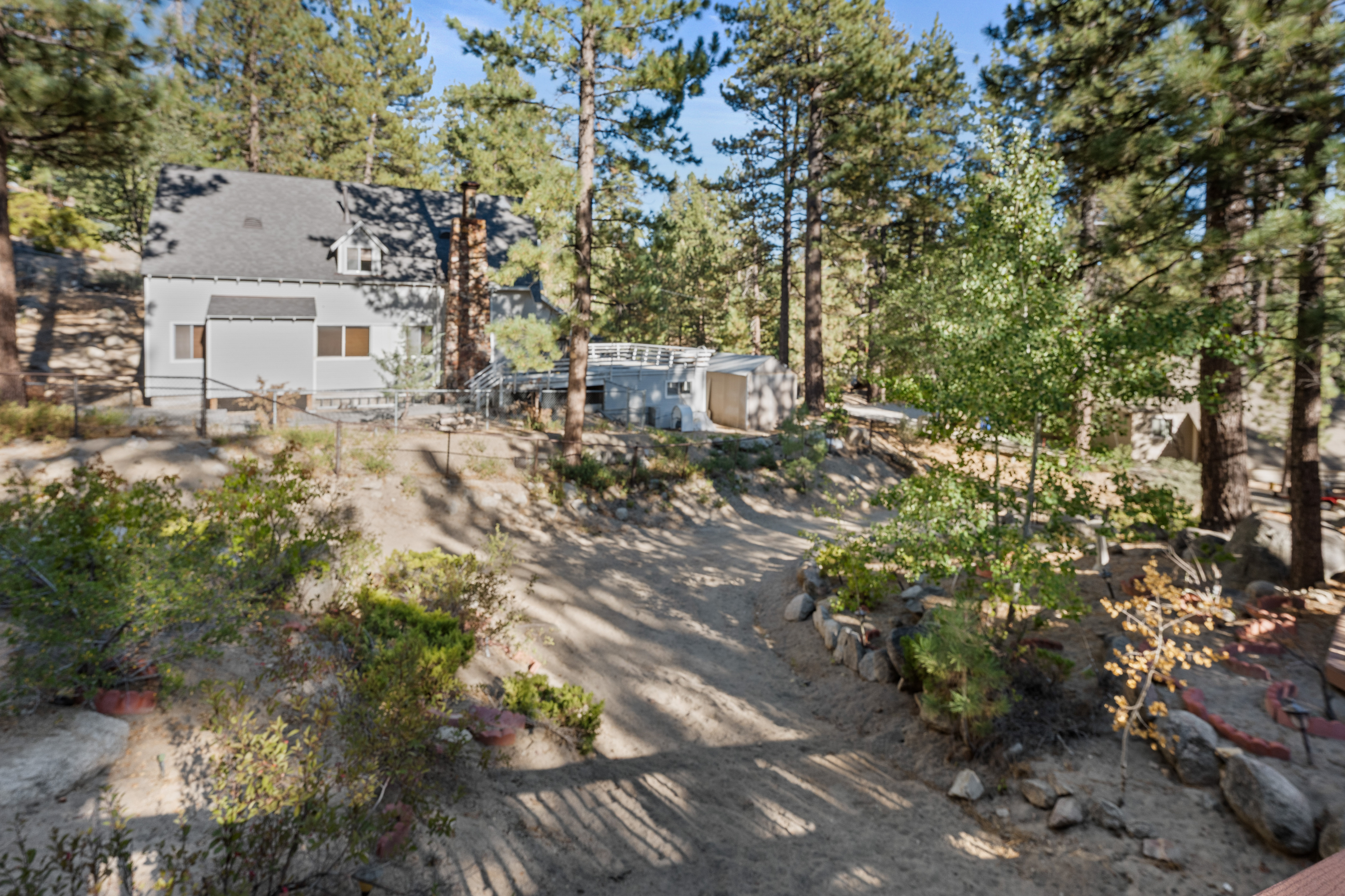  39251 Cedar Dell Road, Fawnskin, CA 92333 - 物件實景