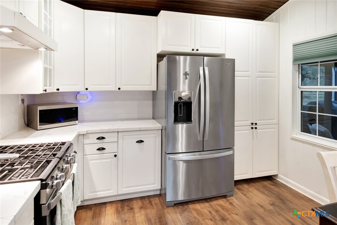 Hallettsville, Texas, 77964, United States, 2 Bedrooms Bedrooms, ,2 BathroomsBathrooms,Residential,For Sale,1989006