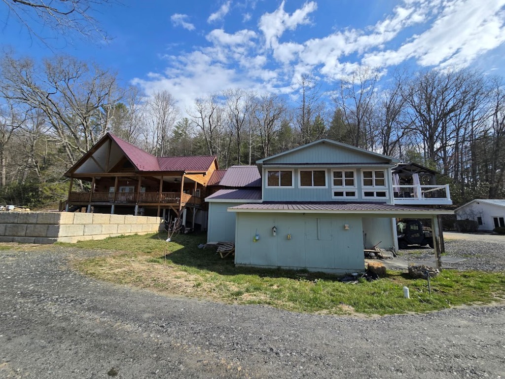 Lansing, North Carolina, 28643, United States, 2 Bedrooms Bedrooms, ,4 BathroomsBathrooms,Residential,For Sale,1914214
