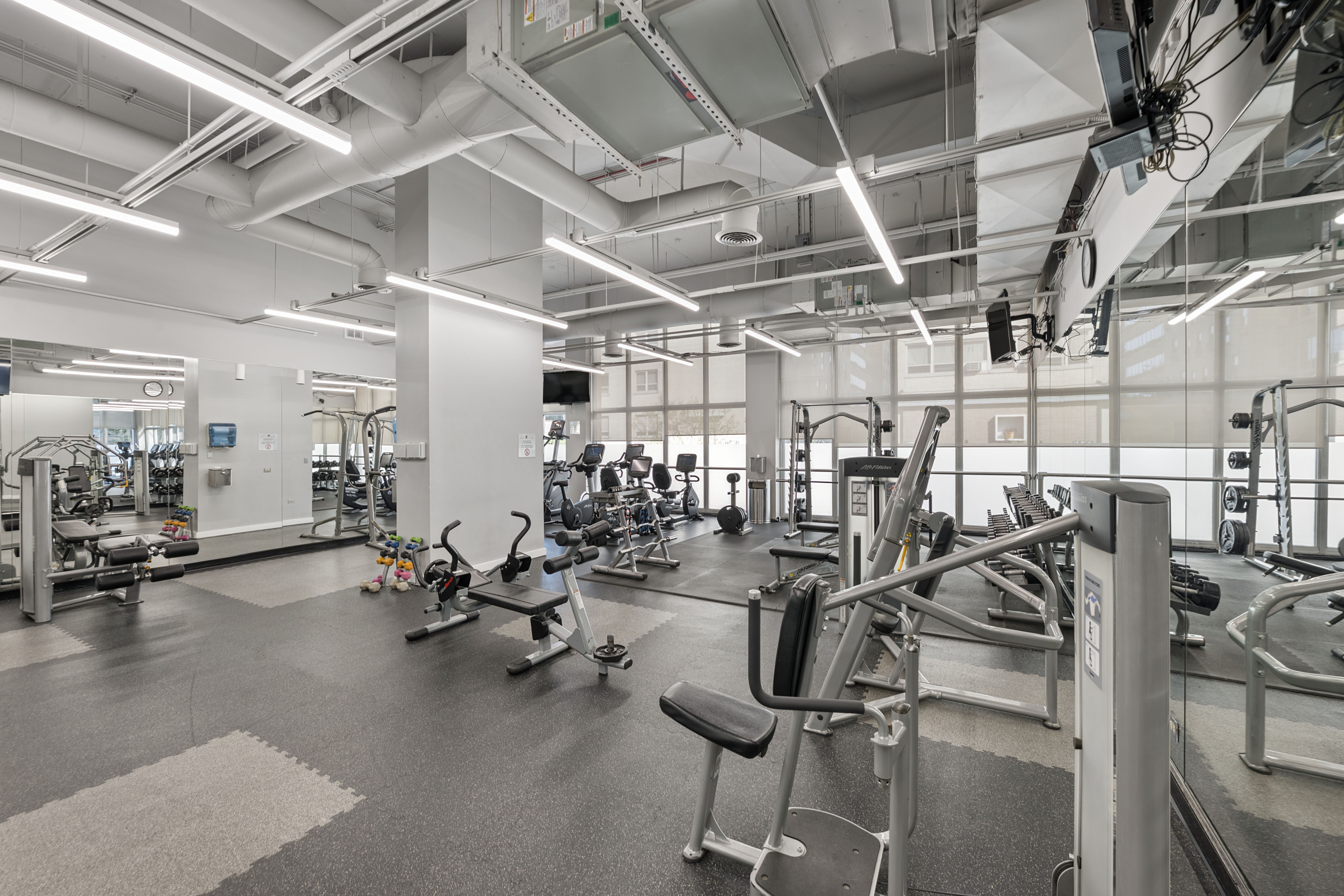 Fantastic Value for This Northeast Corner Unit at Park Place Tower - 物件實景