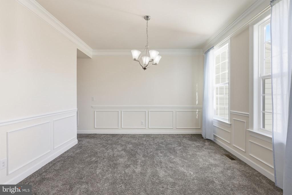 Fredericksburg, Virginia, 22405, United States, 5 Bedrooms Bedrooms, ,3 BathroomsBathrooms,Residential,For Sale,1987075