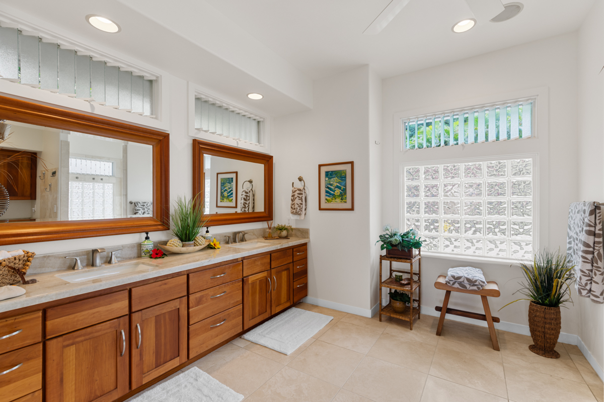 Kailua-Kona, Hawaii, 96740, United States, 3 Bedrooms Bedrooms, ,4 BathroomsBathrooms,Residential,For Sale,1908739
