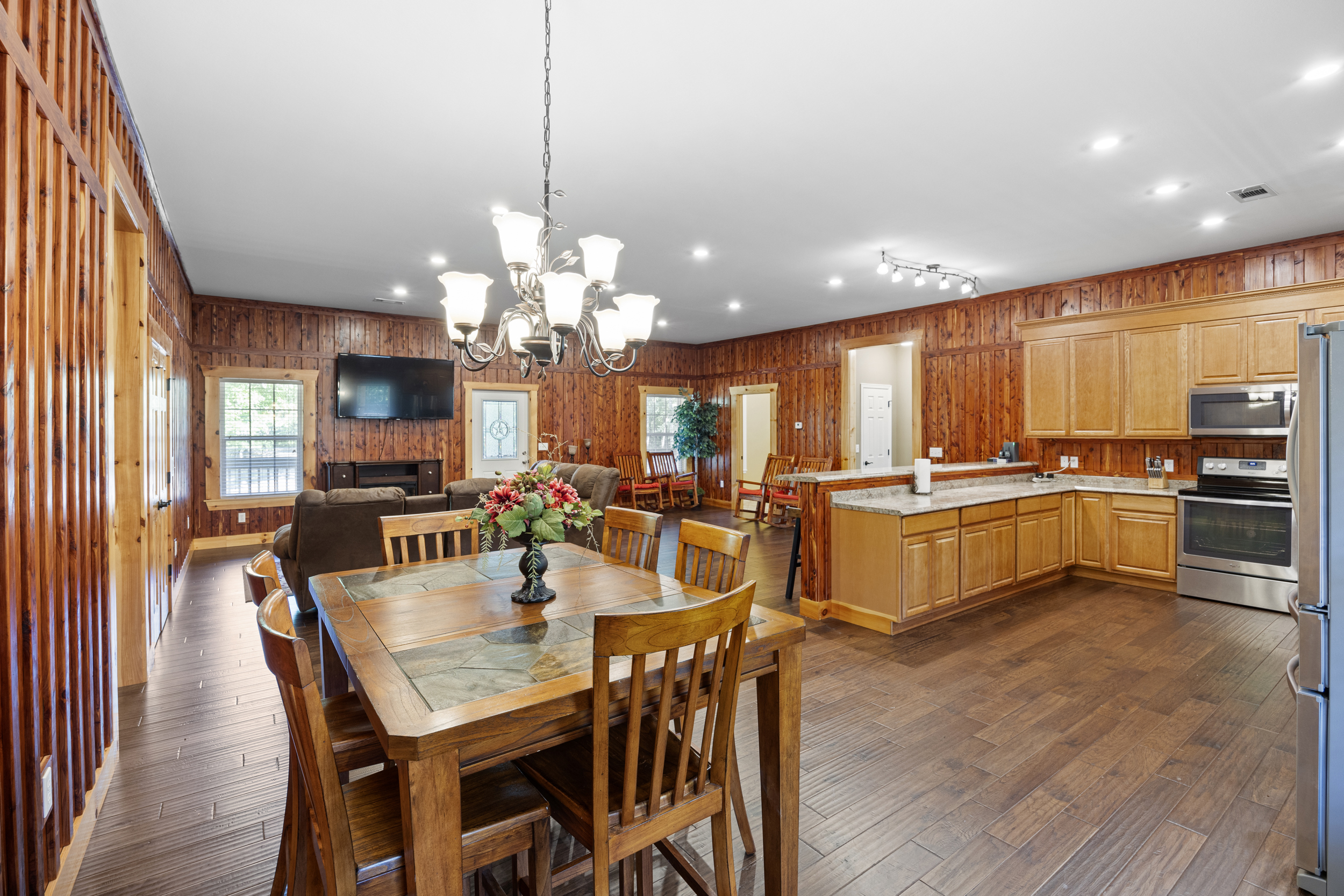 Pettigrew, Arkansas, 72752, United States, 5 Bedrooms Bedrooms, ,4 BathroomsBathrooms,Residential,For Sale,1826540
