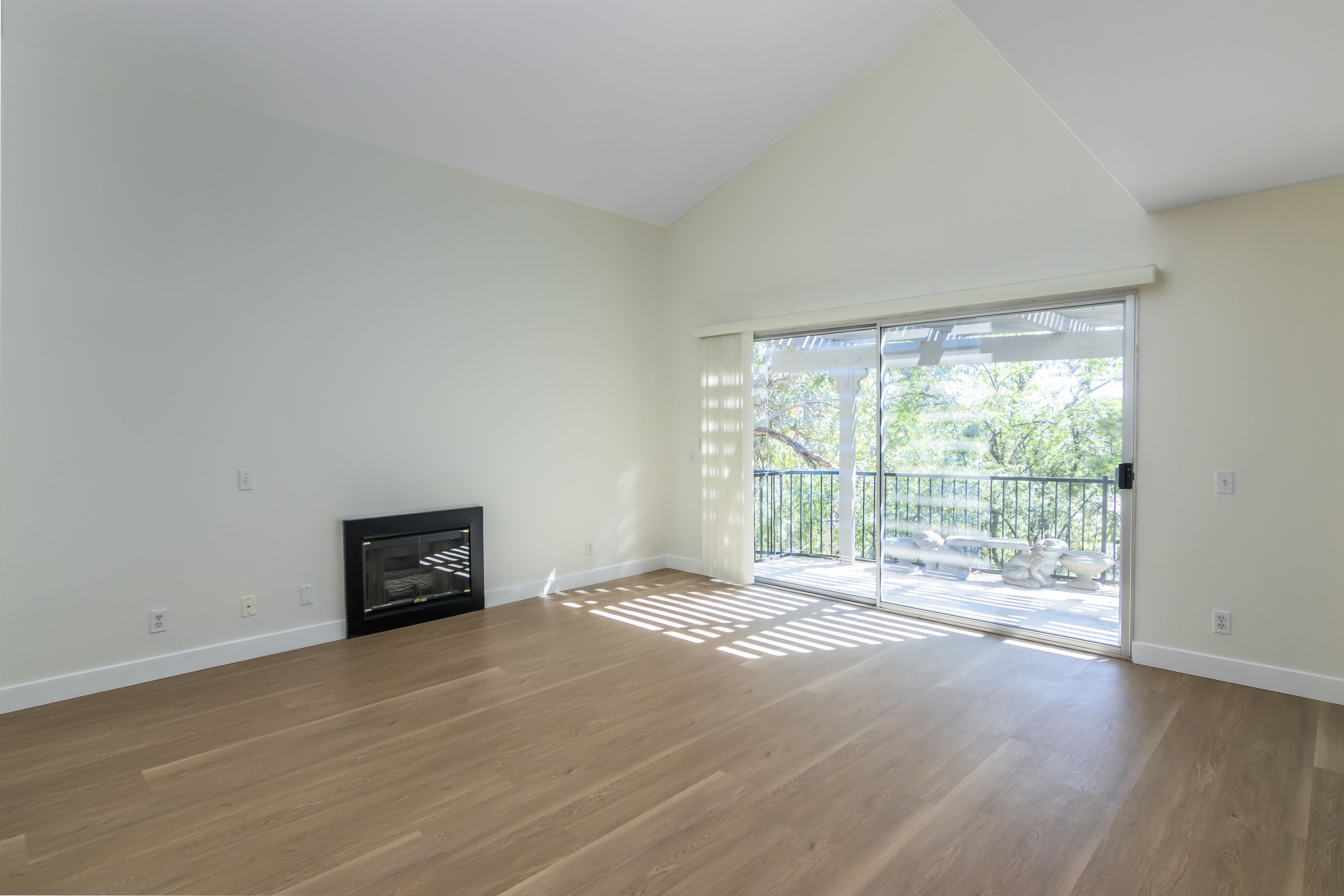  Newly Remodeled Corner Unit - 物件實景