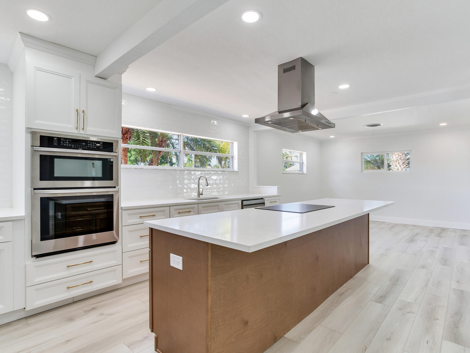 Treasure Island, Florida, 33706, United States, 3 Bedrooms Bedrooms, ,2 BathroomsBathrooms,Residential,For Sale,1981949