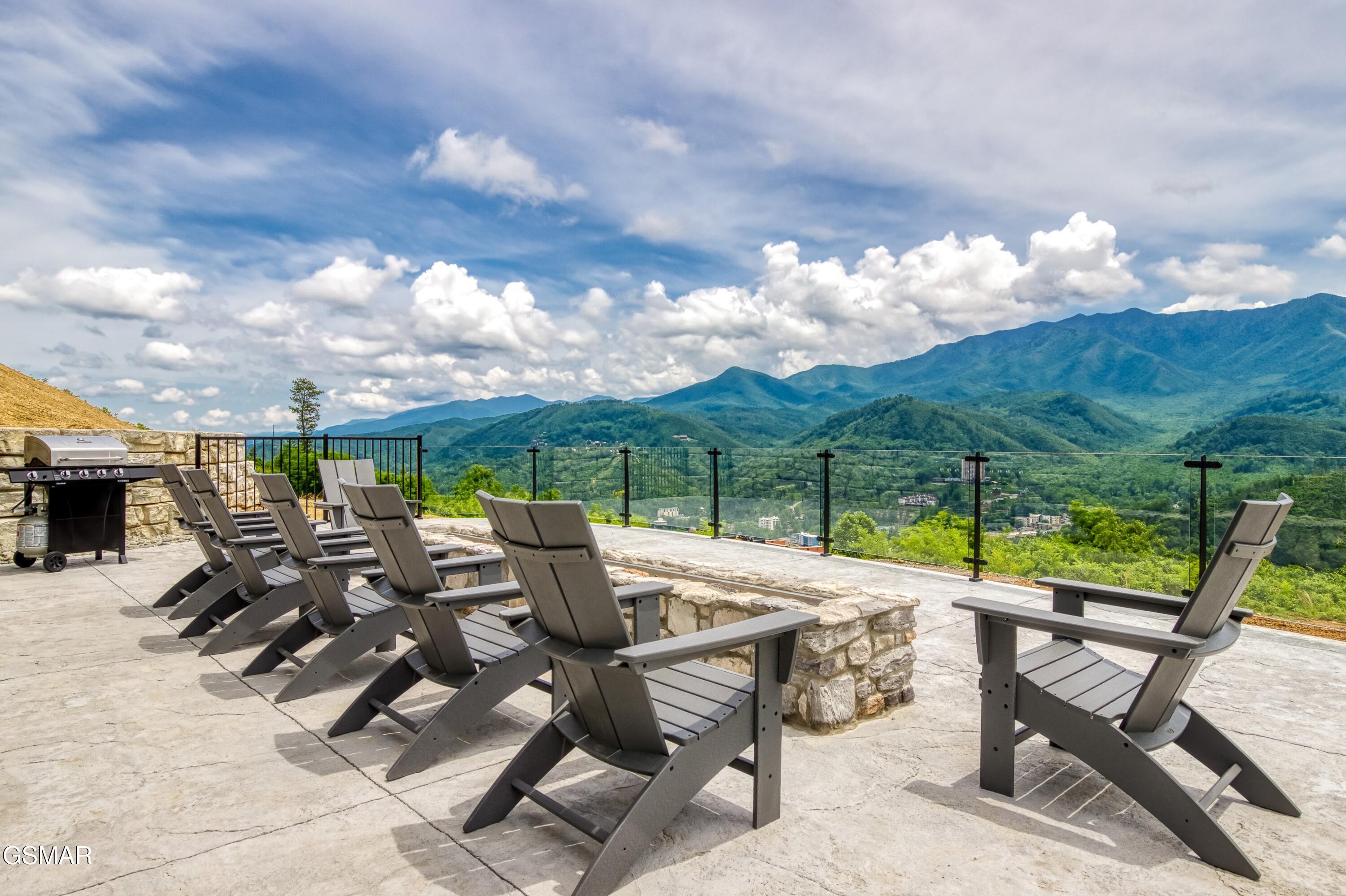 Gatlinburg, Tennessee, 37738, United States, 3 Bedrooms Bedrooms, ,4 BathroomsBathrooms,Residential,For Sale,1977552