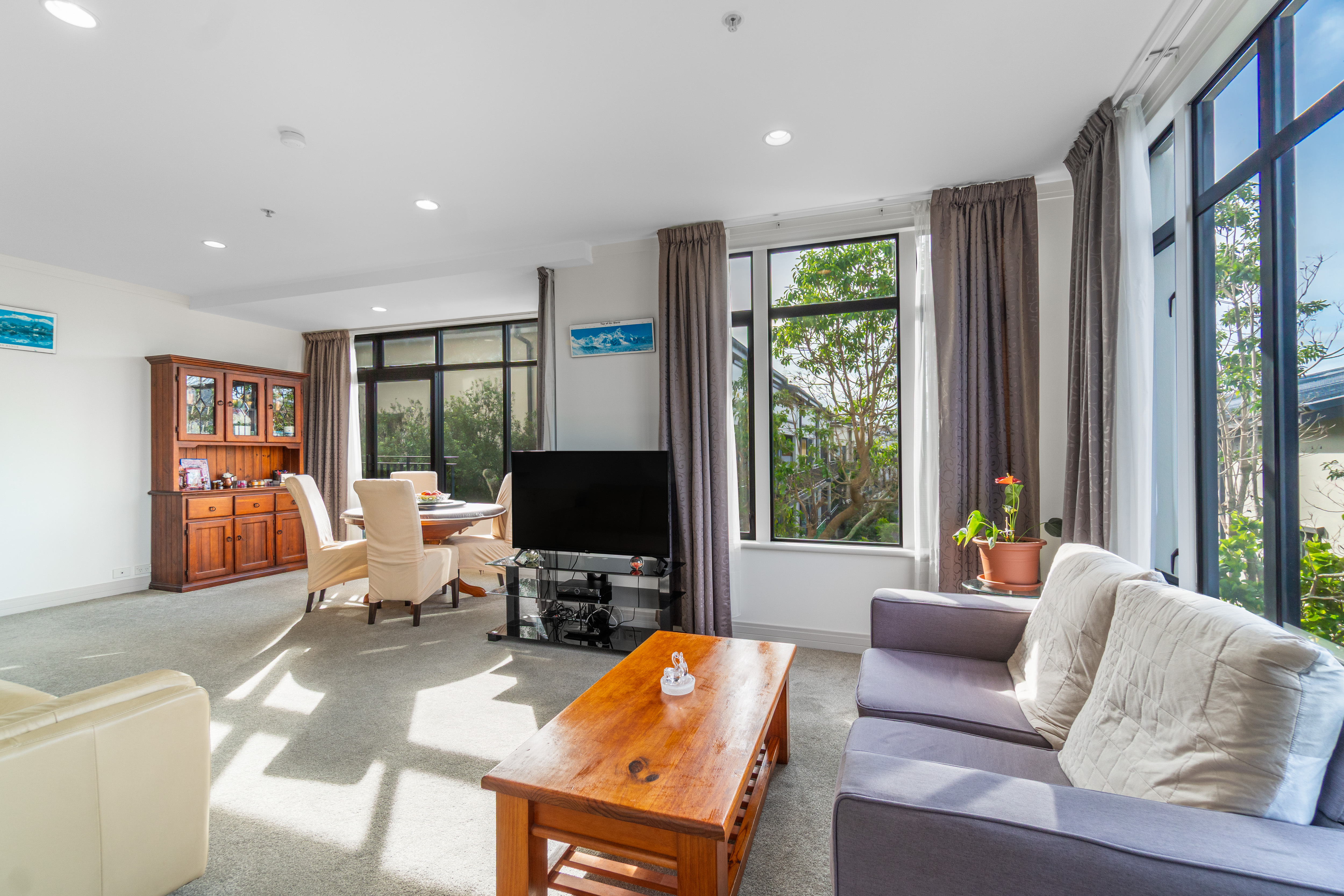  2F James Cook Cres - 物件實景