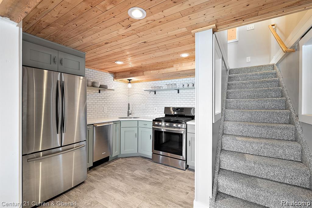 Jackson, Michigan, 49201, United States, 3 Bedrooms Bedrooms, ,2 BathroomsBathrooms,Residential,For Sale,1982188