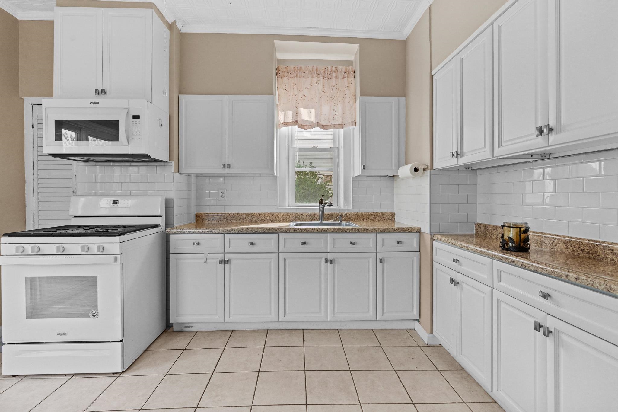 Secaucus, New Jersey, 08094, United States, 3 Bedrooms Bedrooms, ,3 BathroomsBathrooms,Residential,For Sale,1991974