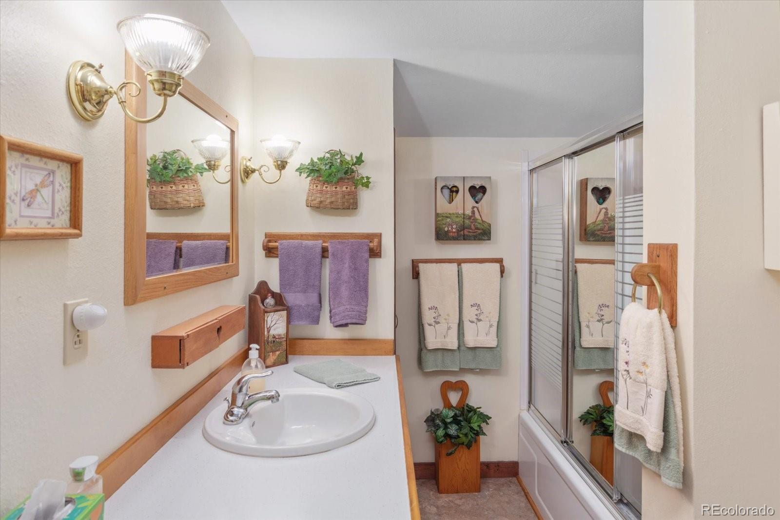 Howard, Colorado, 81233, United States, 3 Bedrooms Bedrooms, ,1 BathroomBathrooms,Residential,For Sale,1980067