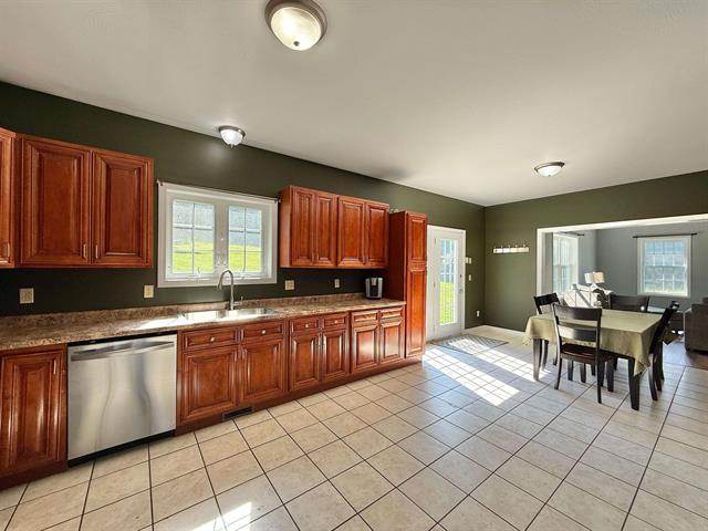 Weare, New Hampshire, 03281, United States, 3 Bedrooms Bedrooms, ,2 BathroomsBathrooms,Residential,For Sale,1979448