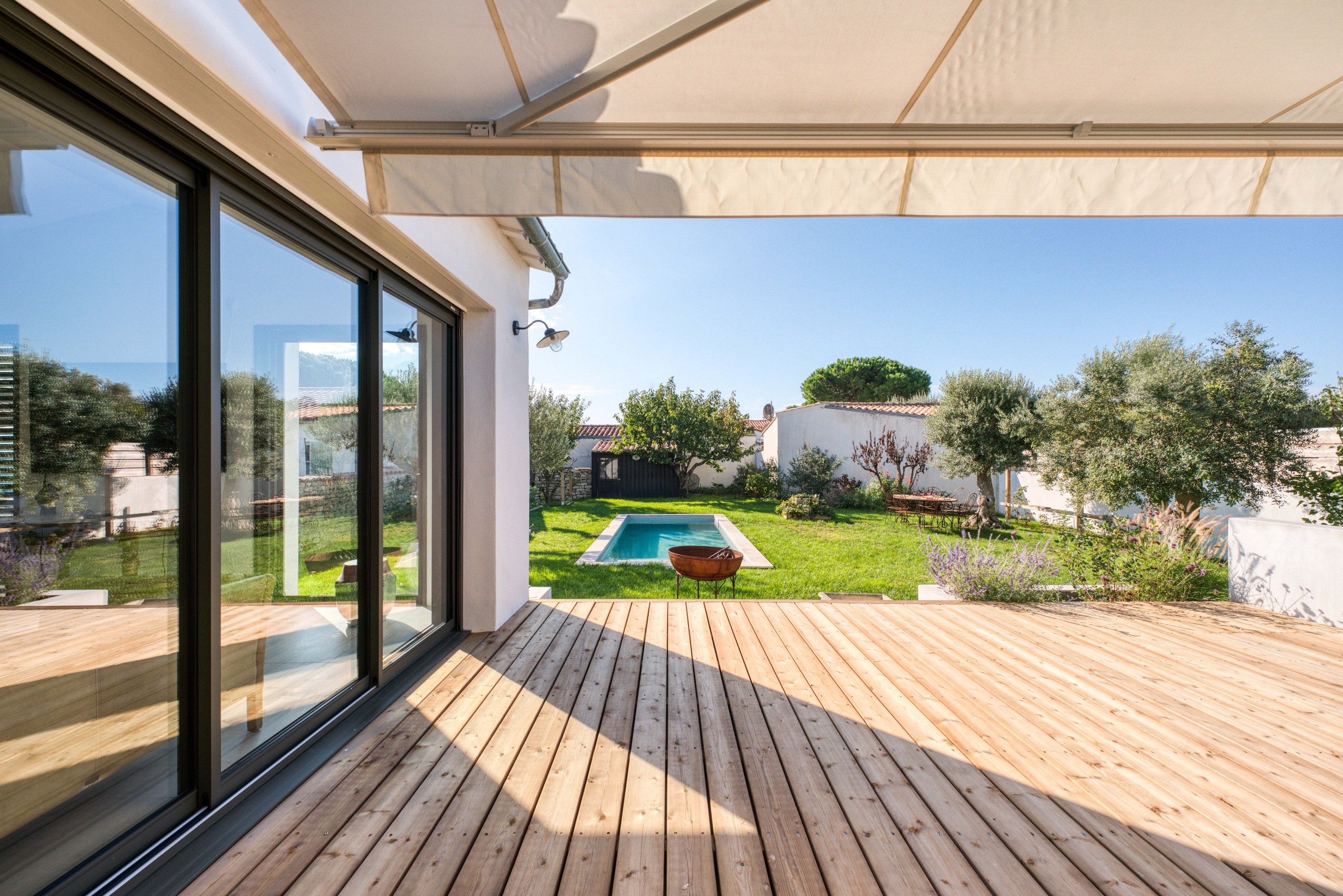  Elegant Contemporary Home with Pool - 物件實景
