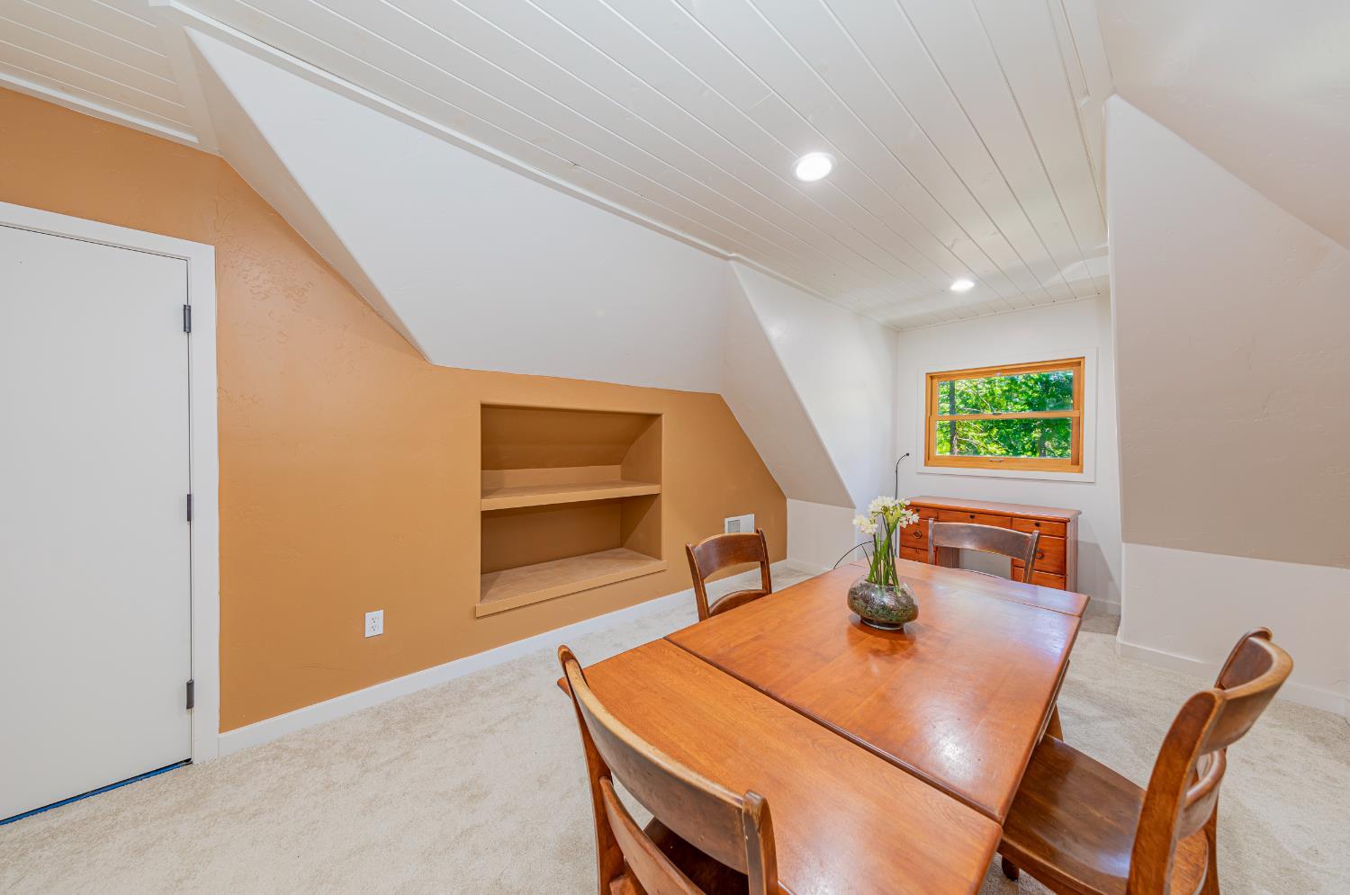 Fish Camp, California, 93623, United States, 5 Bedrooms Bedrooms, ,2 BathroomsBathrooms,Residential,For Sale,1869903