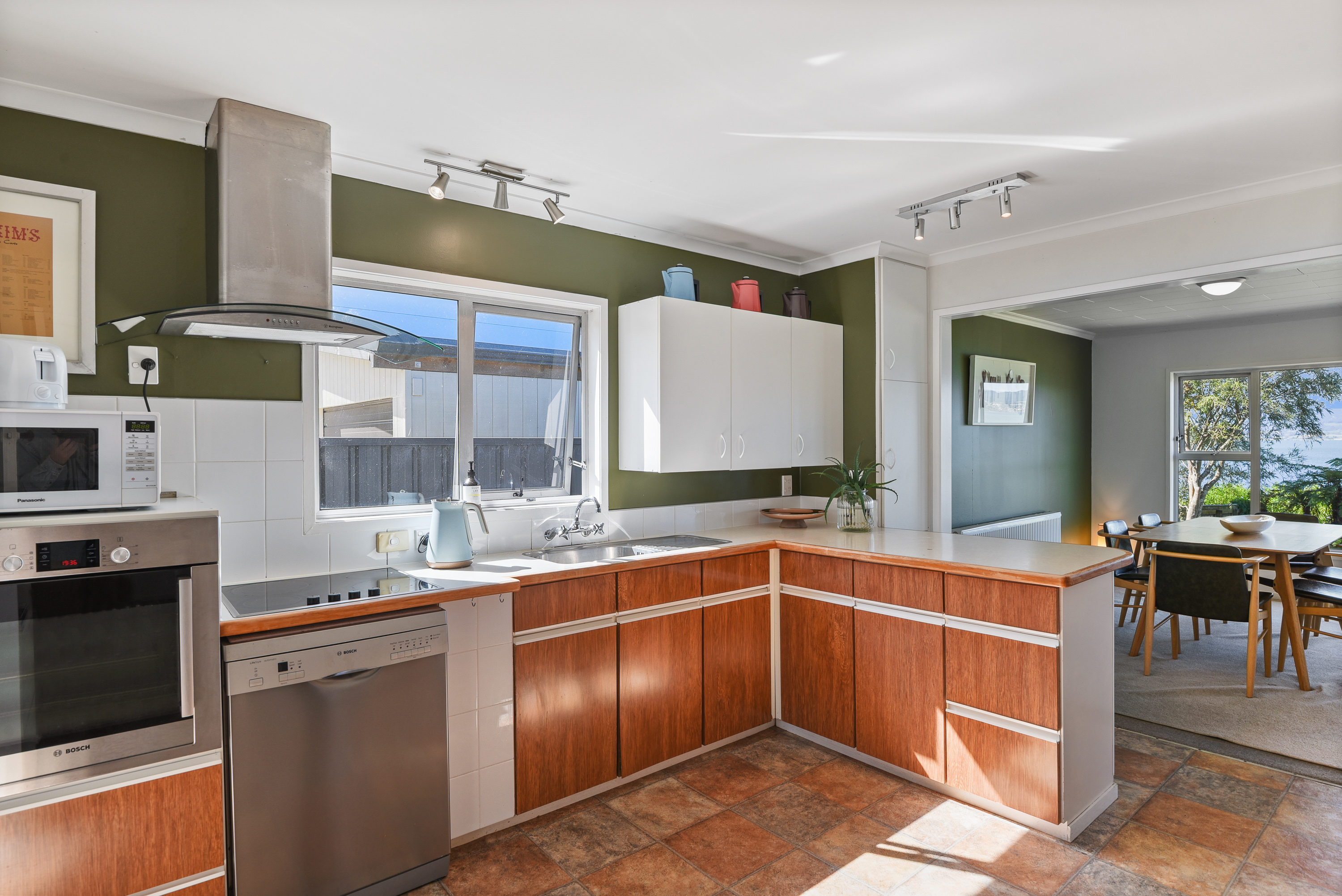  A Bach, A Lake, and a Blank Canvas - 物件實景