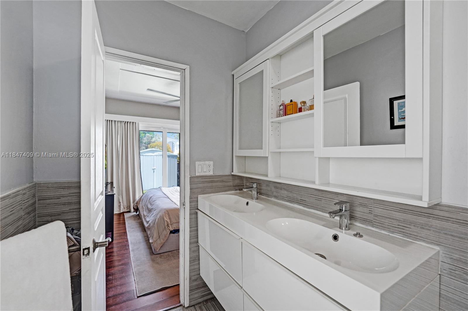 Fort Lauderdale, Florida, 33304, United States, 3 Bedrooms Bedrooms, ,2 BathroomsBathrooms,Residential,For Sale,1901342