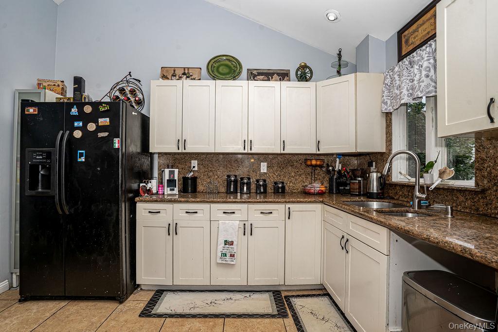 Lynbrook, New York, 11563, United States, 5 Bedrooms Bedrooms, ,3 BathroomsBathrooms,Residential,For Sale,1917433