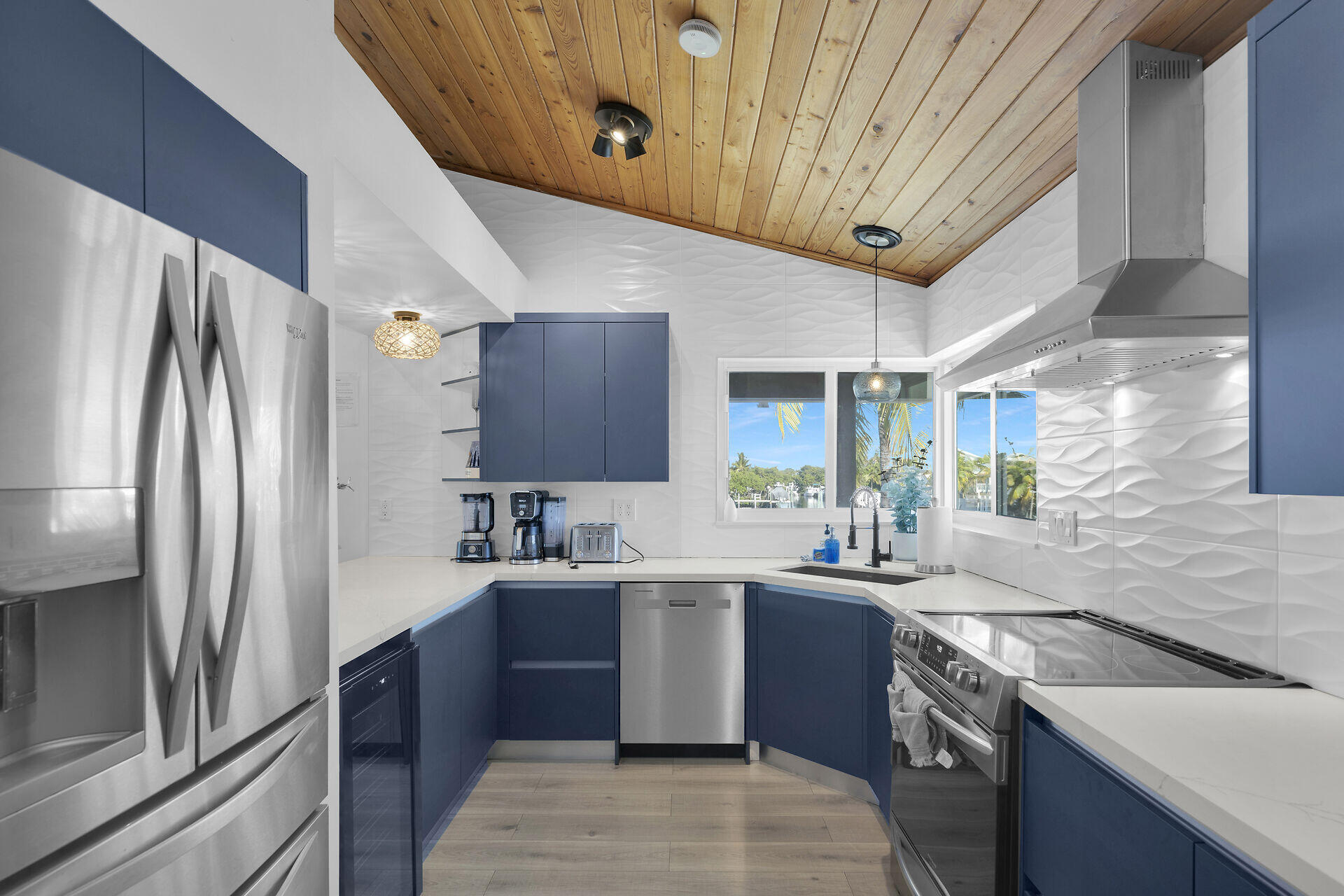 MARATHON, Florida, 33050, United States, 4 Bedrooms Bedrooms, ,3 BathroomsBathrooms,Residential,For Sale,1996240