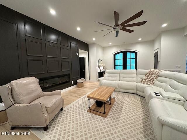 Middlesboro, Kentucky, 40965, United States, 5 Bedrooms Bedrooms, ,4 BathroomsBathrooms,Residential,For Sale,1915642