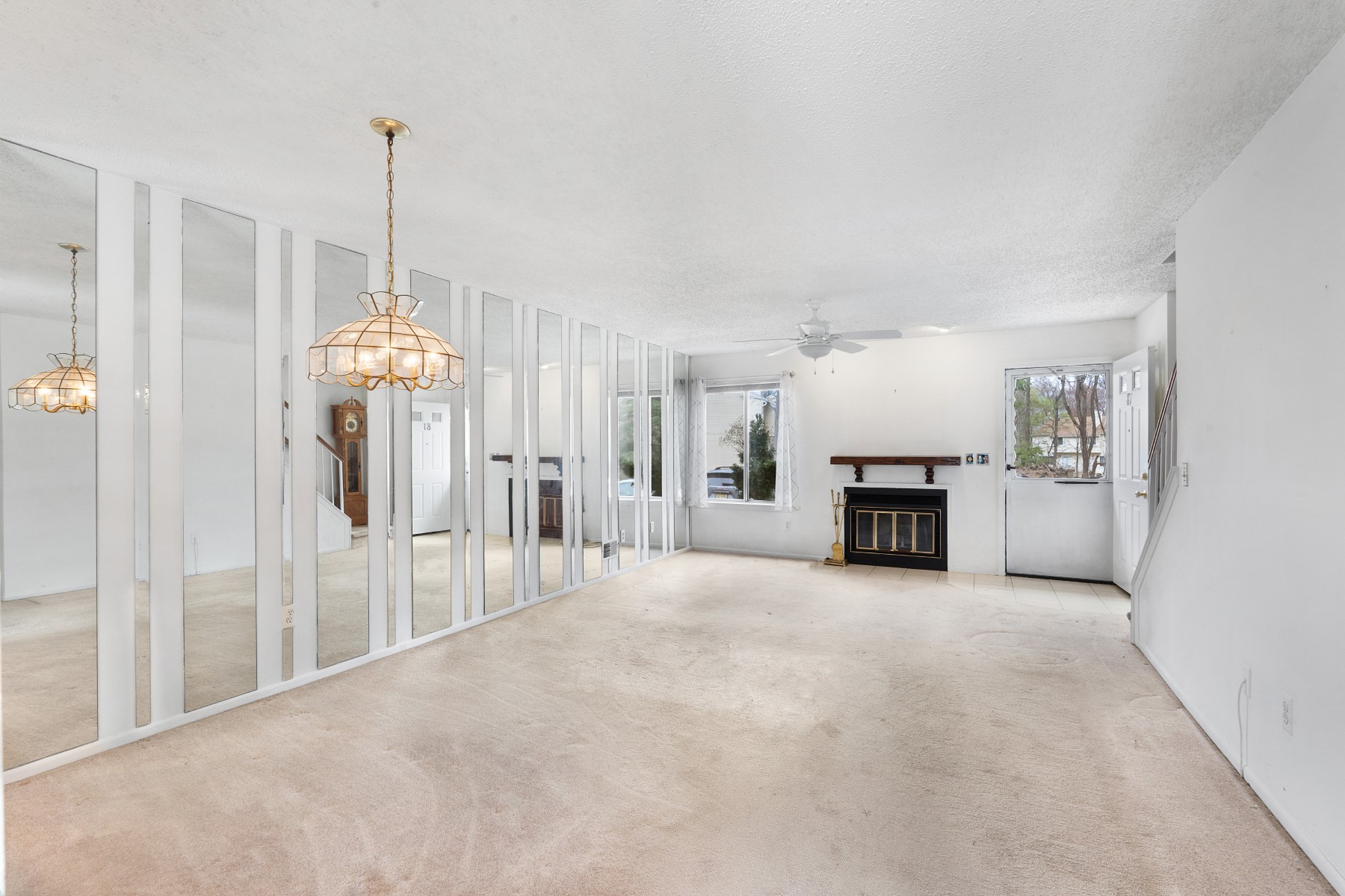  ?Westbrook Woods? Well Maintained Townhome - 物件實景