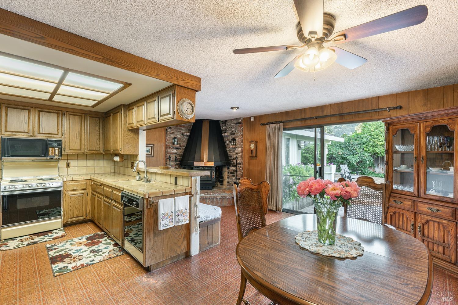 Sonoma, California, 95476, United States, 3 Bedrooms Bedrooms, ,2 BathroomsBathrooms,Residential,For Sale,1798326
