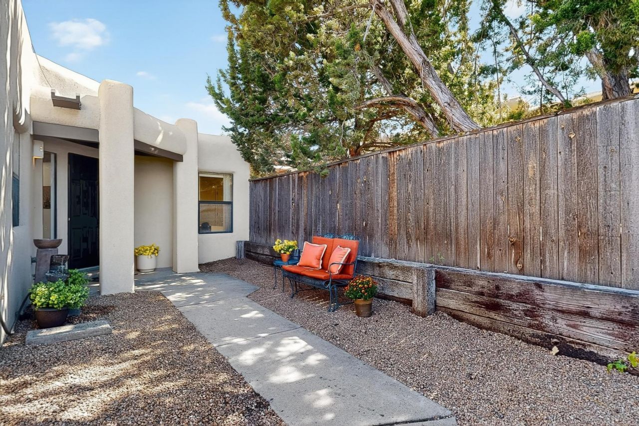 Santa Fe, New Mexico, 87507, United States, 3 Bedrooms Bedrooms, ,2 BathroomsBathrooms,Residential,For Sale,1955311