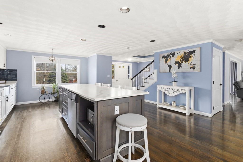Saugus, Massachusetts, 01906, United States, 3 Bedrooms Bedrooms, ,3 BathroomsBathrooms,Residential,For Sale,1931049