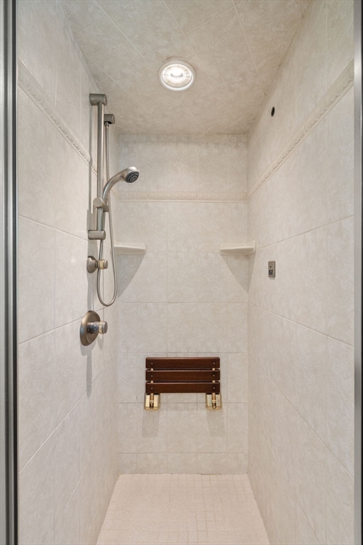 Framingham, Massachusetts, 01701, United States, 4 Bedrooms Bedrooms, ,3 BathroomsBathrooms,Residential,For Sale,1837542