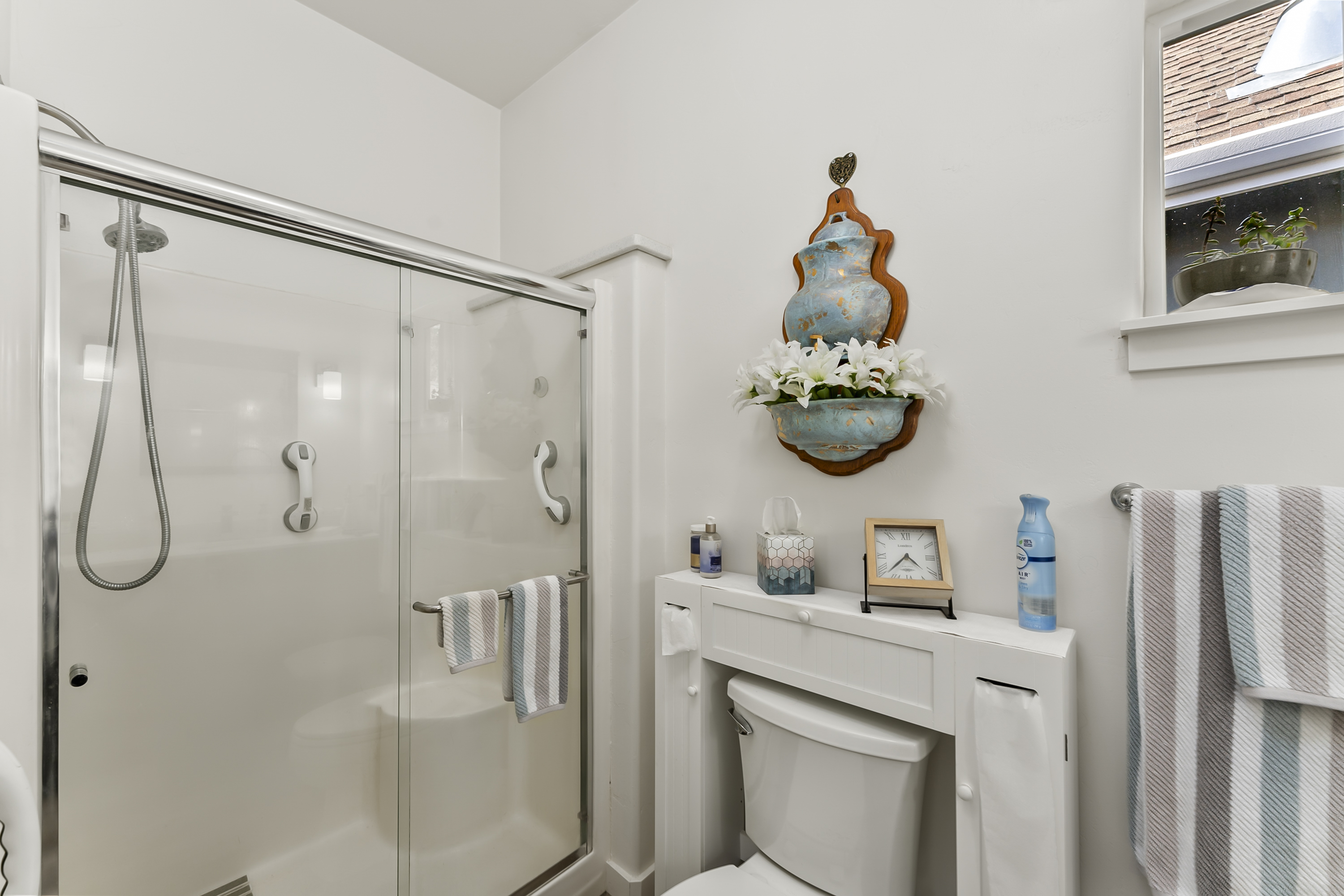  Thoughtfully Designed Living with Income Potential - 物件實景