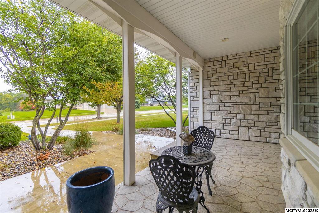 Mason City, Iowa, 50401, United States, 5 Bedrooms Bedrooms, ,4 BathroomsBathrooms,Residential,For Sale,1973709