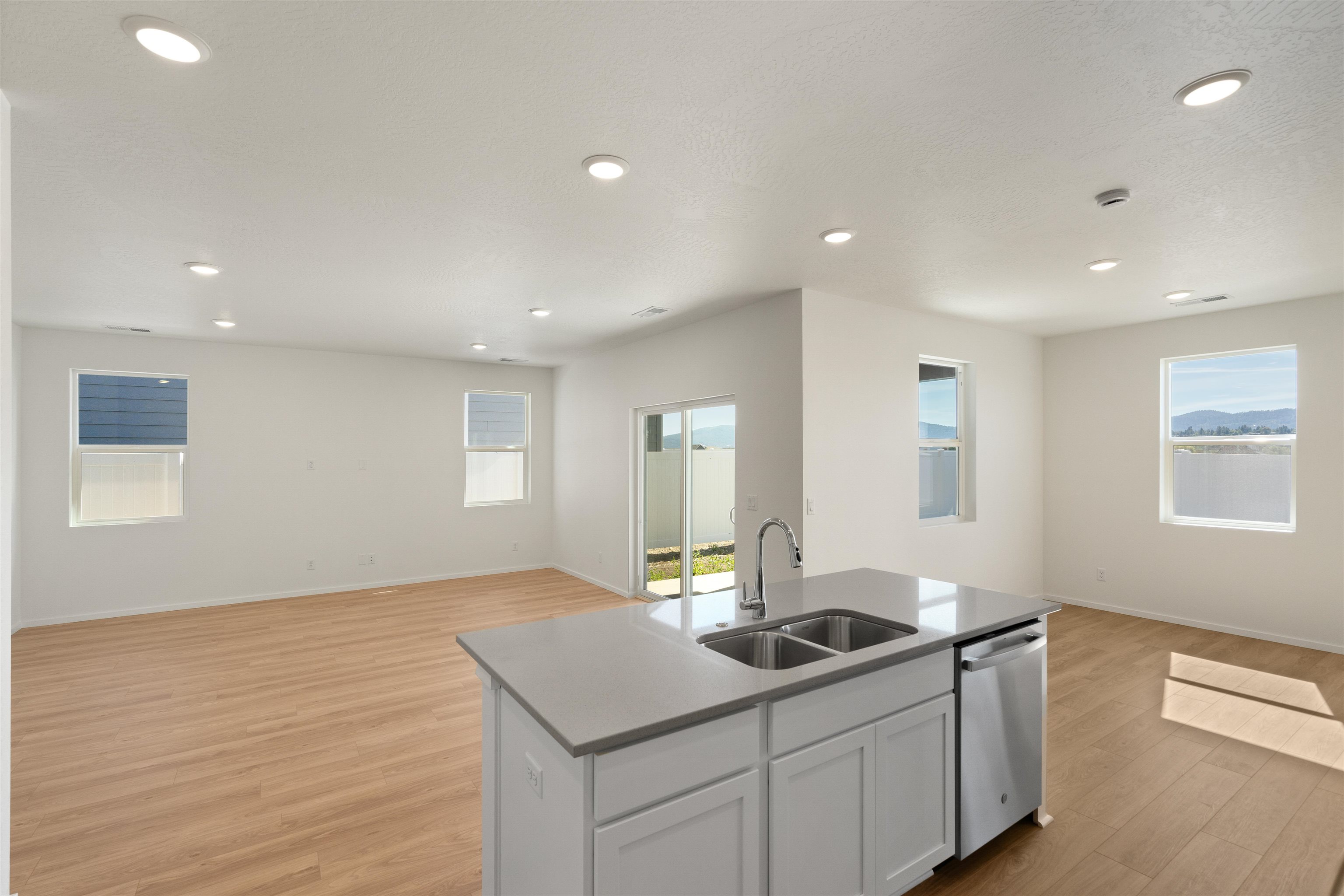 Deer Park, Washington, 99006, United States, 3 Bedrooms Bedrooms, ,2 BathroomsBathrooms,Residential,For Sale,1954532