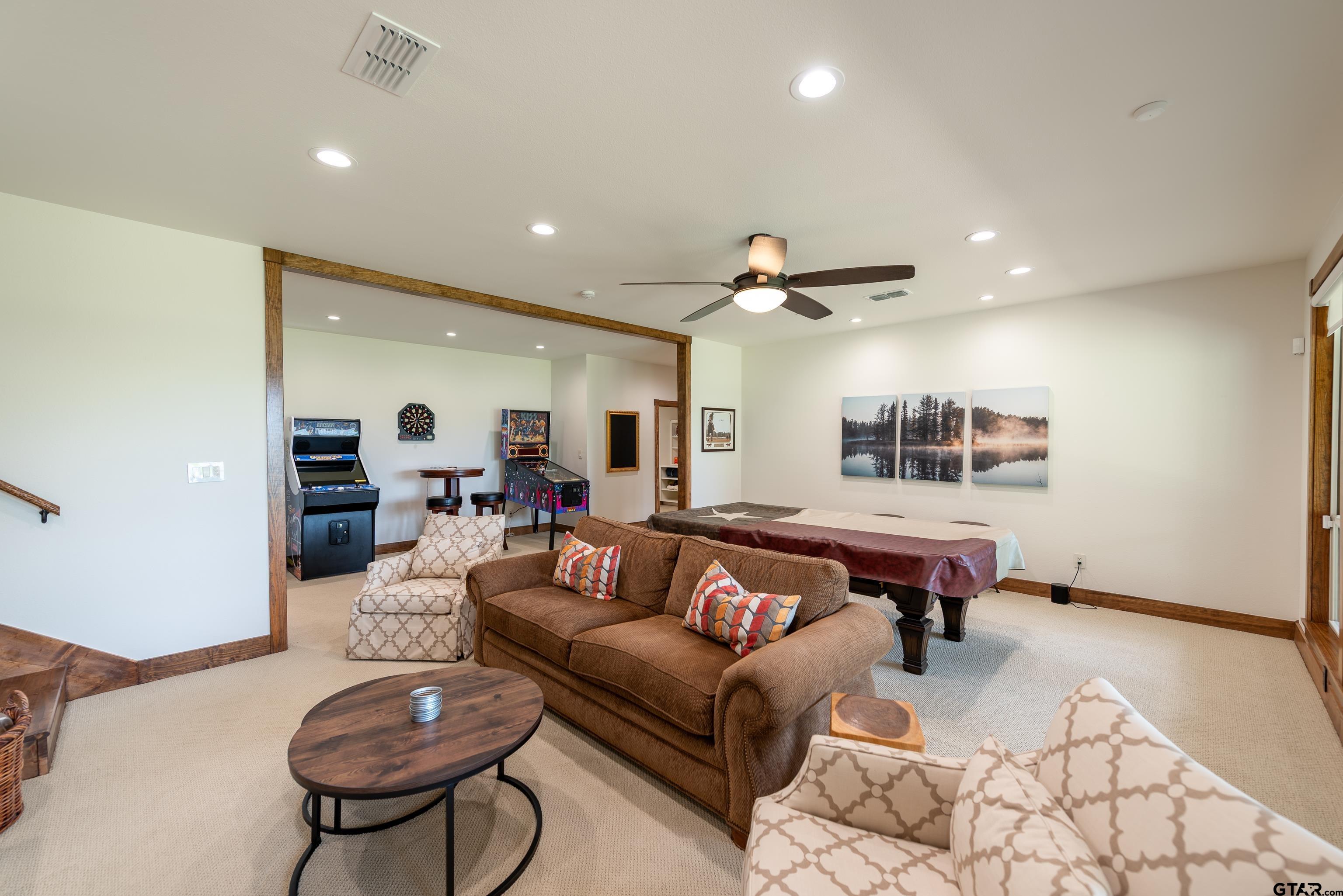 Scroggins, Texas, 75480, United States, 4 Bedrooms Bedrooms, ,5 BathroomsBathrooms,Residential,For Sale,1981840