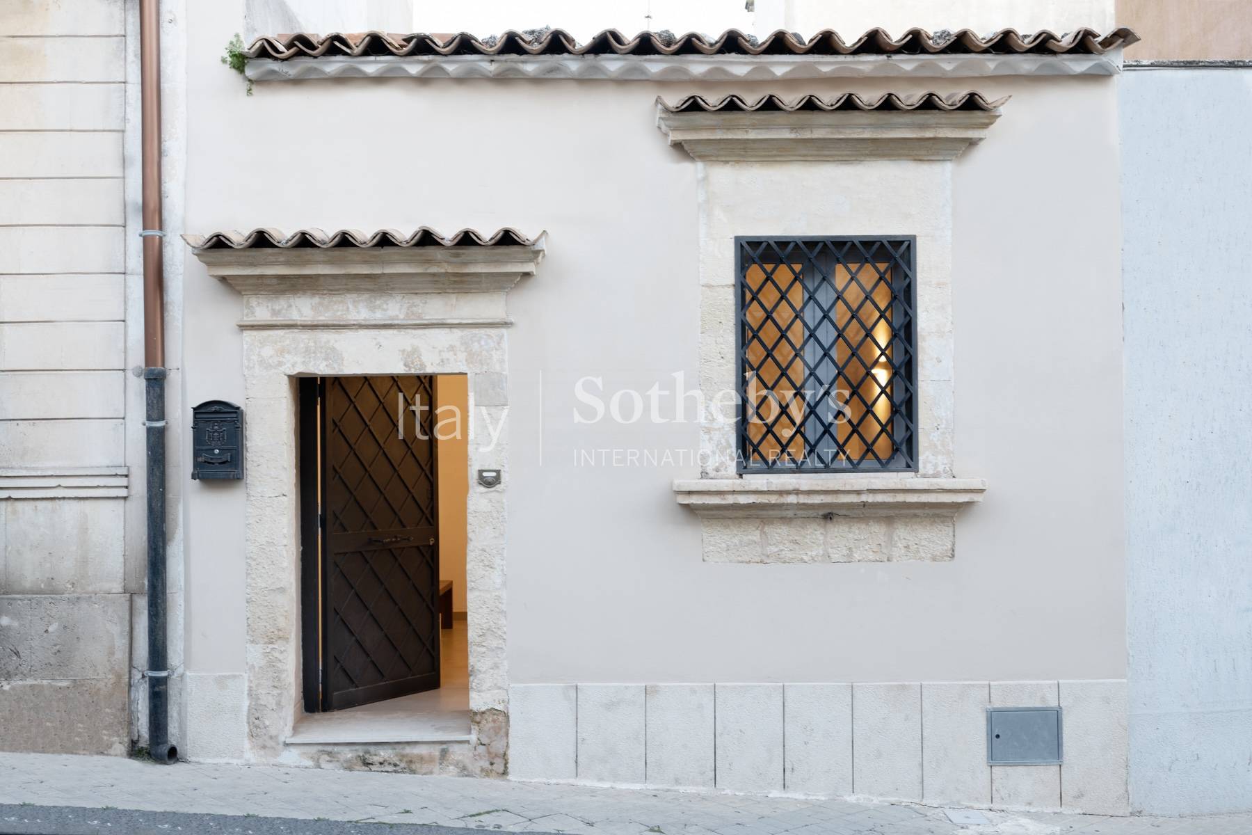  Elegant townhouse with terrace in the heart of Noto - 物件實景