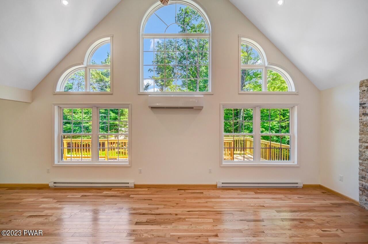 Lake Ariel, Pennsylvania, 18436, United States, 4 Bedrooms Bedrooms, ,4 BathroomsBathrooms,Residential,For Sale,1878609