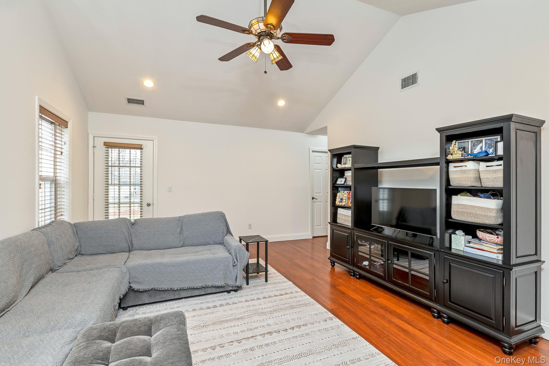  7 Possum Path, Coram, NY, 11727 - 物件實景