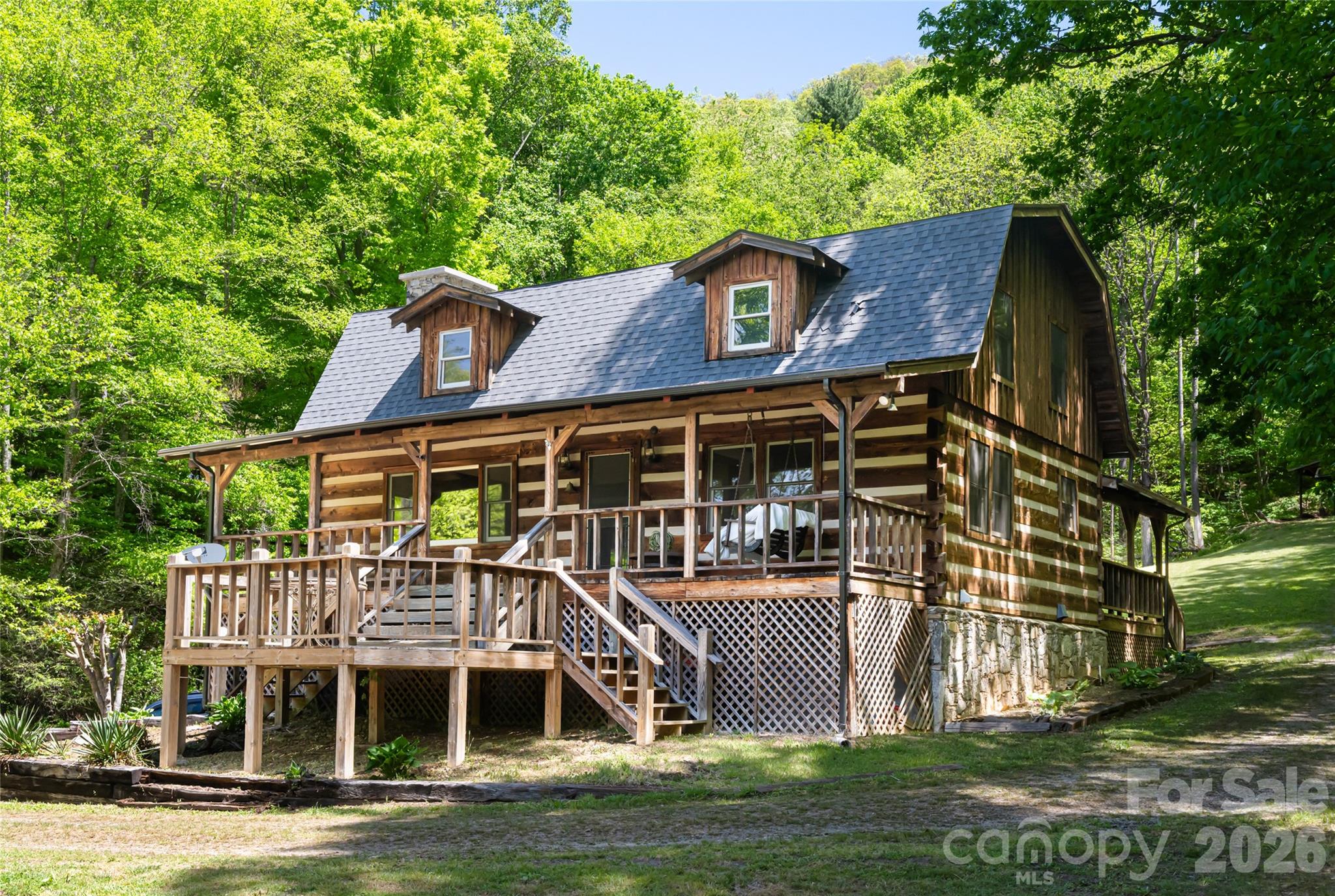 Seasons Dr, Clyde, NC 28721