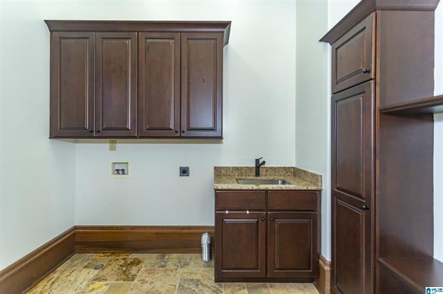 Calera, Alabama, 35040, United States, 5 Bedrooms Bedrooms, ,6 BathroomsBathrooms,Residential,For Sale,2006341