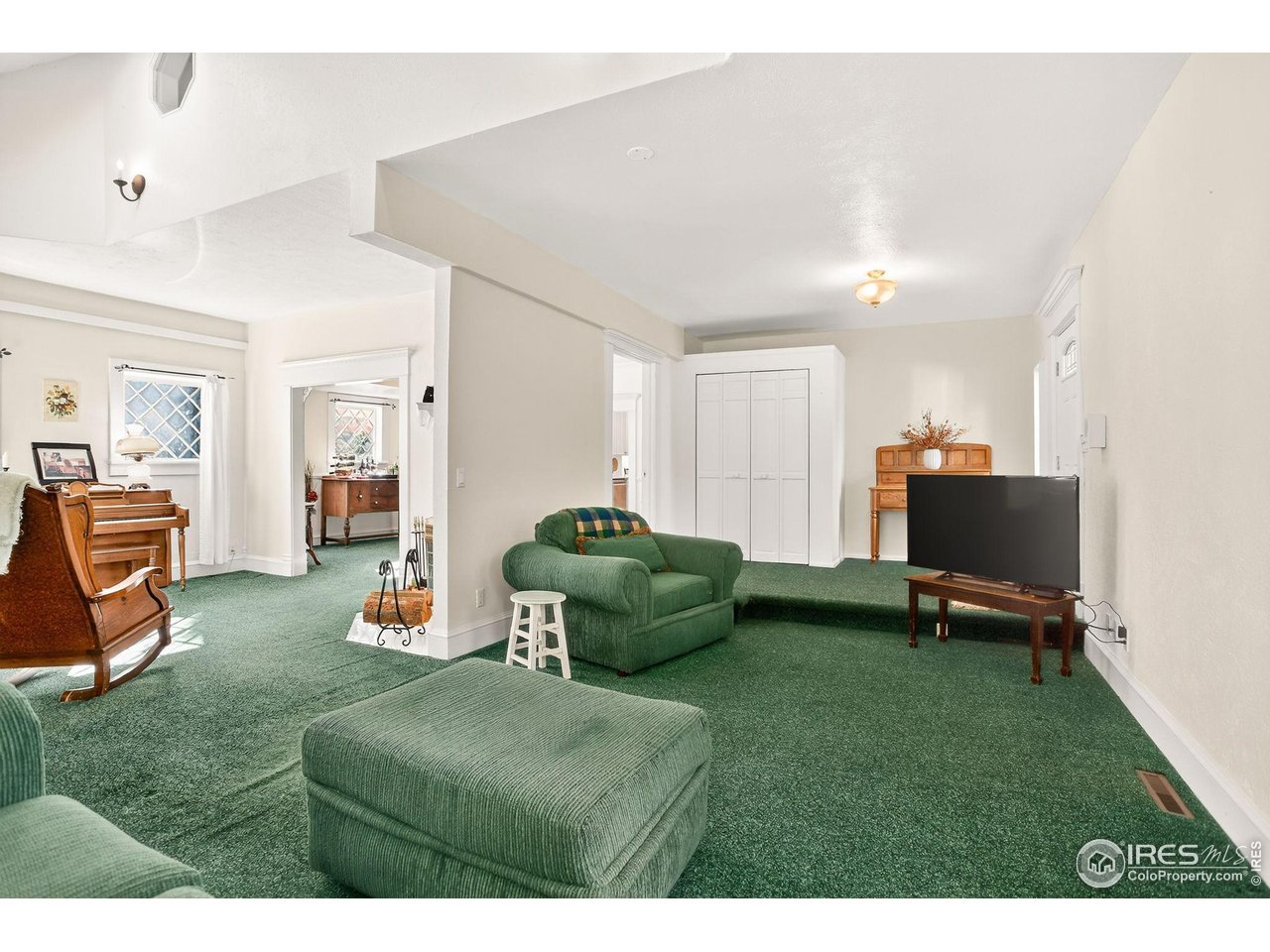 Lafayette, Colorado, 80026, United States, 5 Bedrooms Bedrooms, ,5 BathroomsBathrooms,Residential,For Sale,1991447