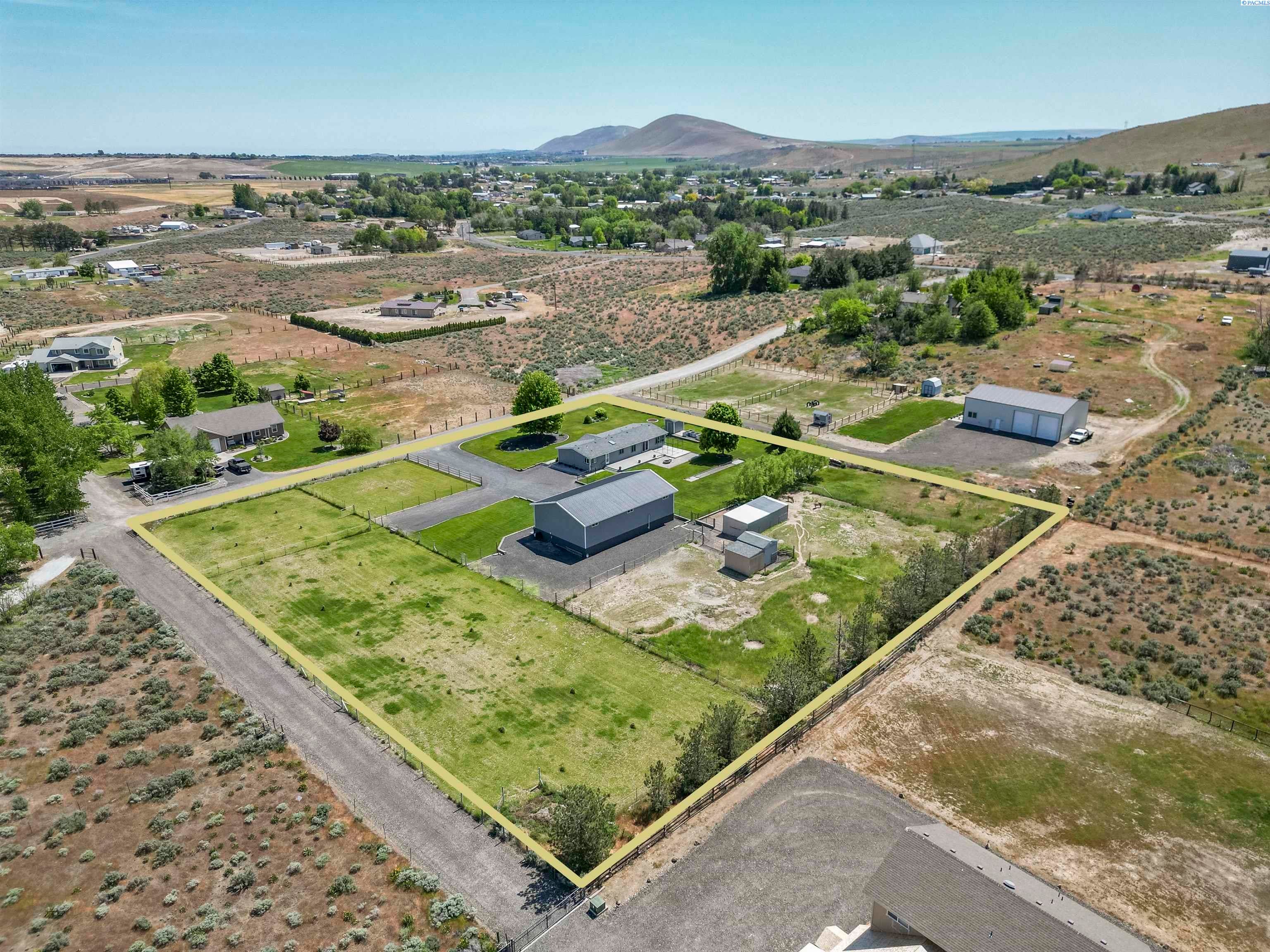 Benton City, Washington, 99320, United States, 3 Bedrooms Bedrooms, ,2 BathroomsBathrooms,Residential,For Sale,1983033