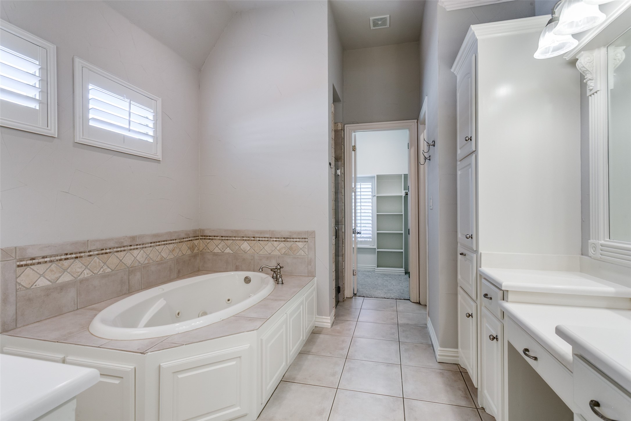 Grapevine, Texas, 76092, United States, 4 Bedrooms Bedrooms, ,3 BathroomsBathrooms,Residential,For Sale,1951115