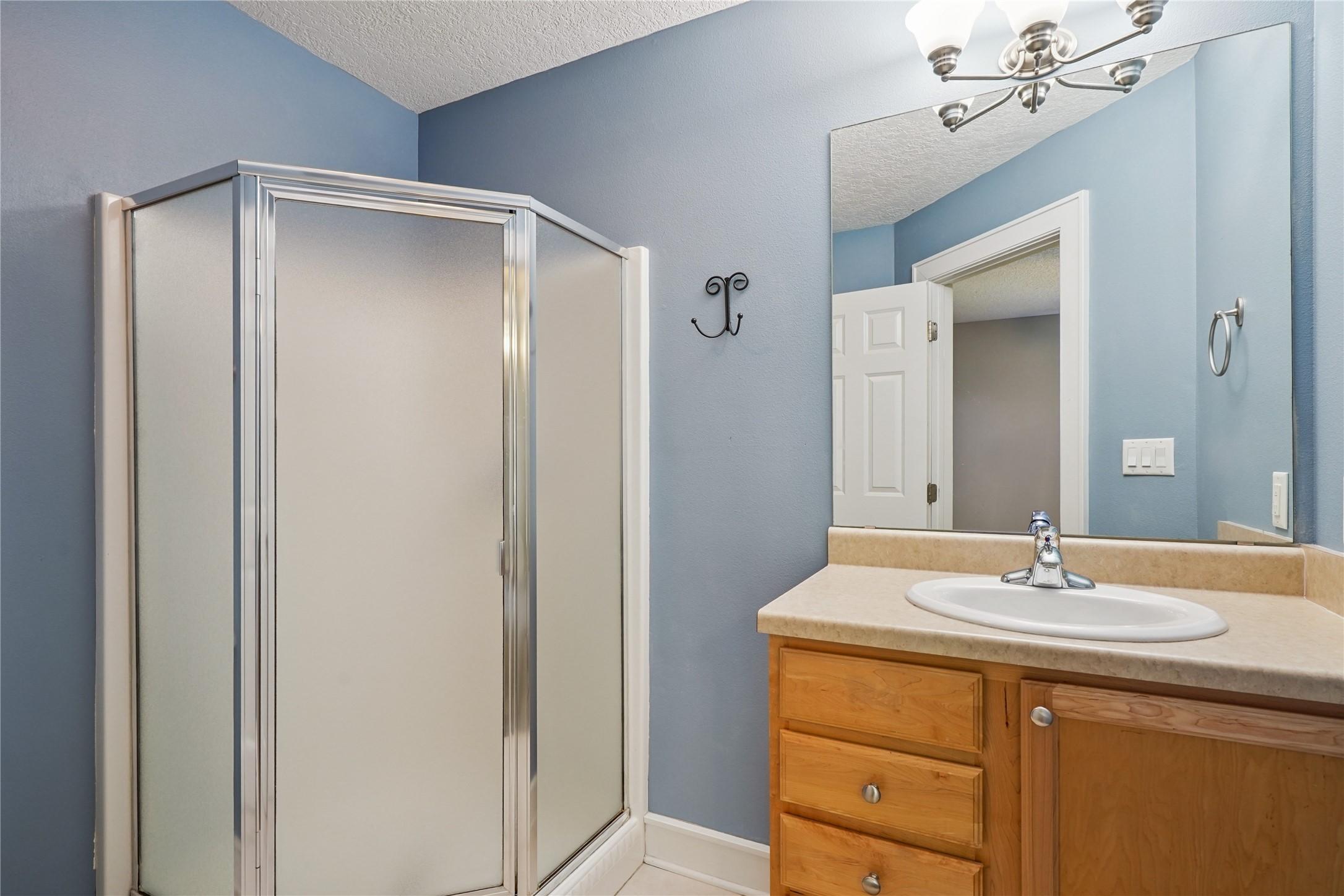 Urbandale, Iowa, 50323, United States, 5 Bedrooms Bedrooms, ,5 BathroomsBathrooms,Residential,For Sale,1978206