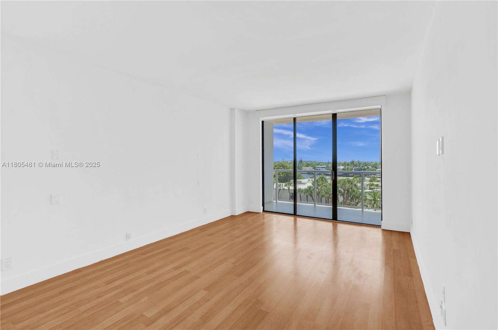 Aventura, Florida, 33180, United States, 2 Bedrooms Bedrooms, ,2 BathroomsBathrooms,Residential,For Sale,1827692
