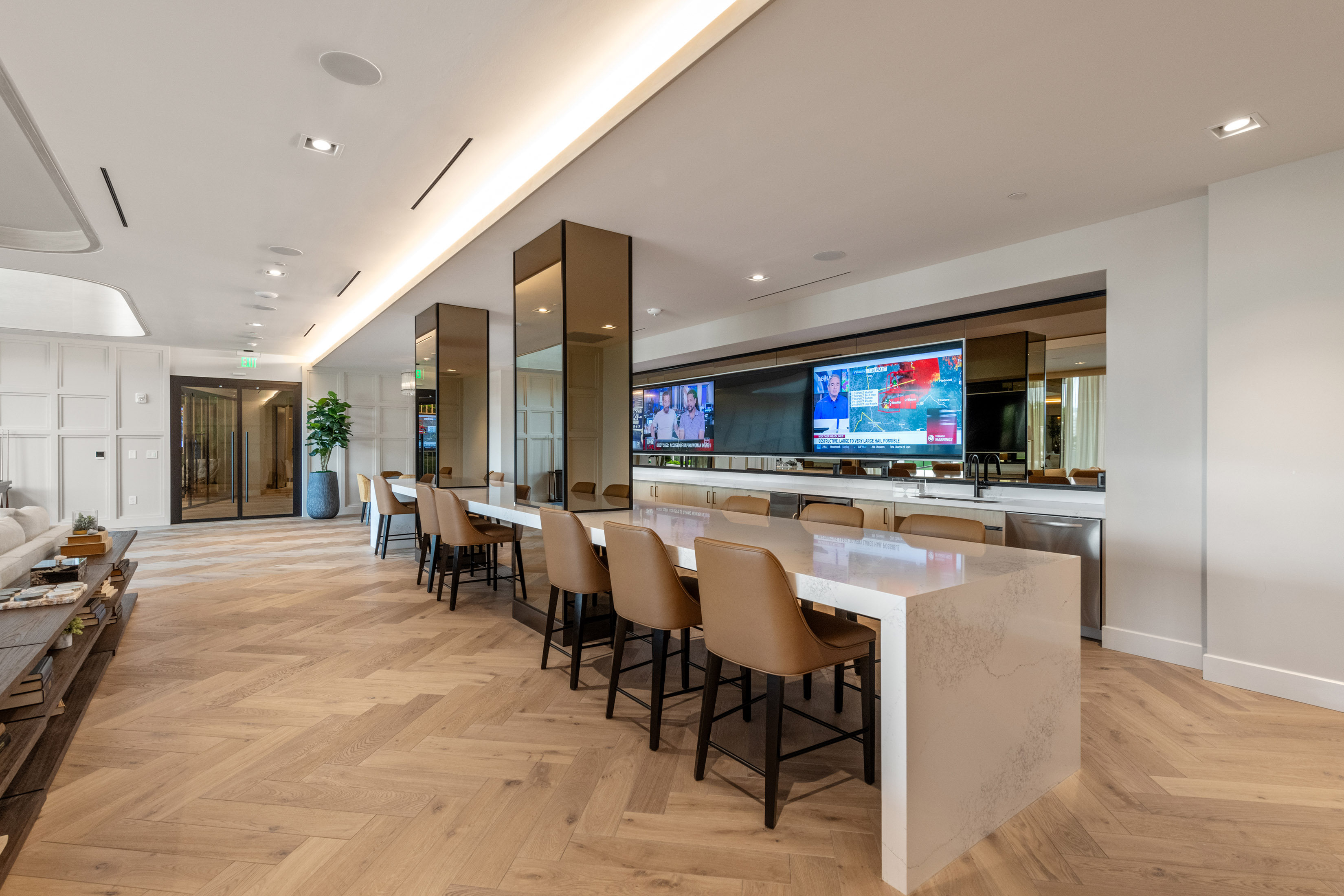  Stunning Fully Furnished Penthouse with the Largest Outdoor Terrace - 物件實景