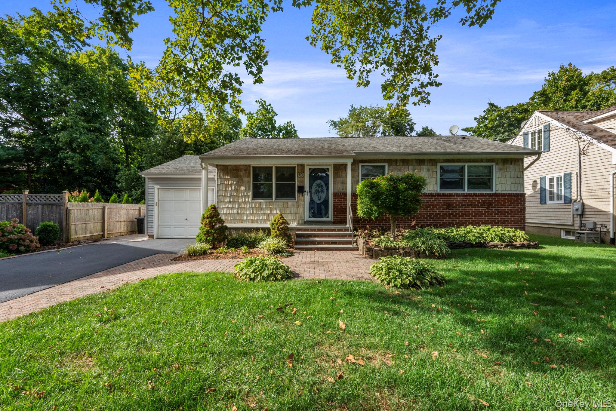 East Northport, New York, 11731, United States, 3 Bedrooms Bedrooms, ,2 BathroomsBathrooms,Residential,For Sale,1924855