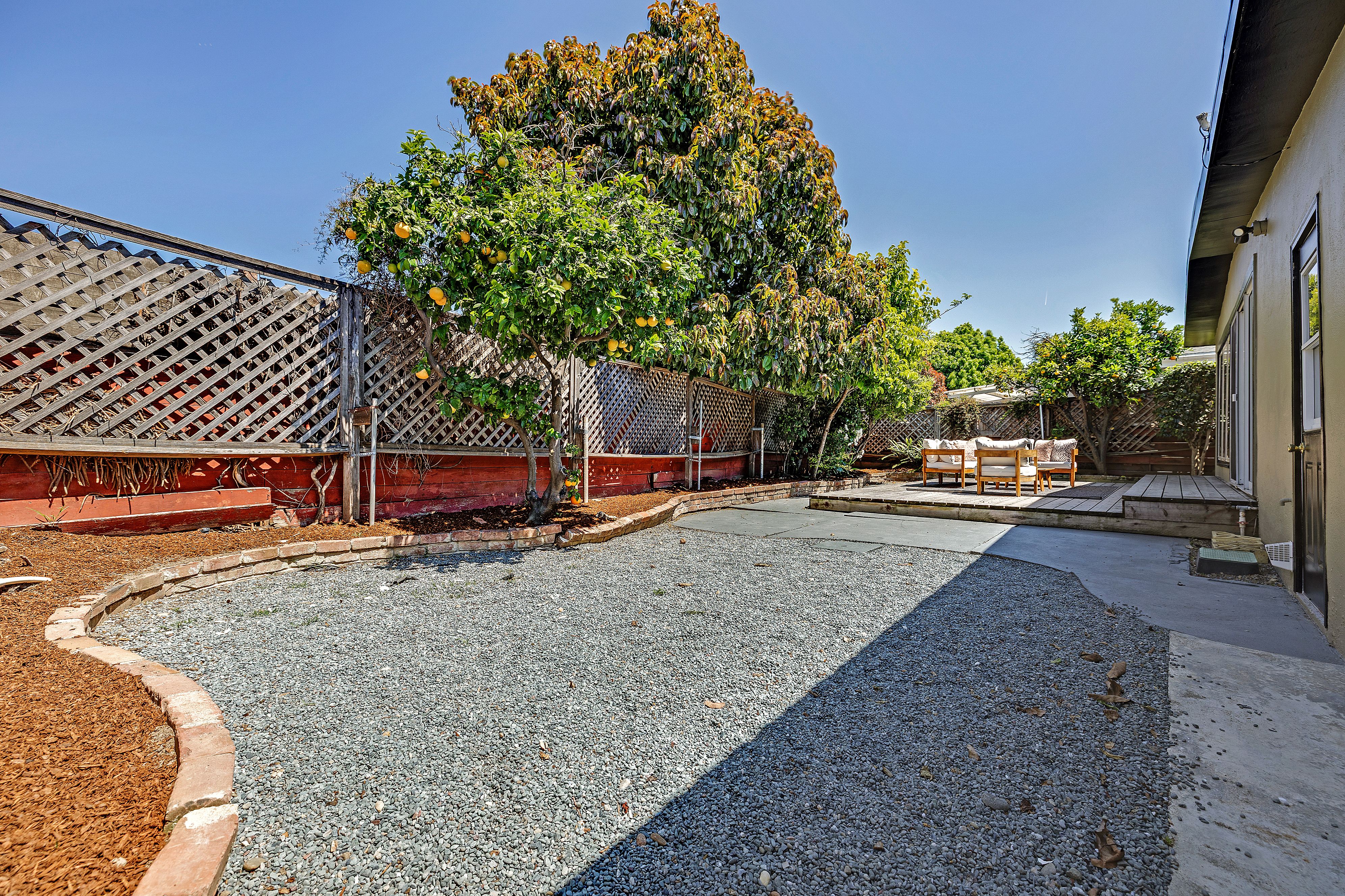  Classic Charm and Modern Comfort in This Rare San Lorenzo Home - 物件實景