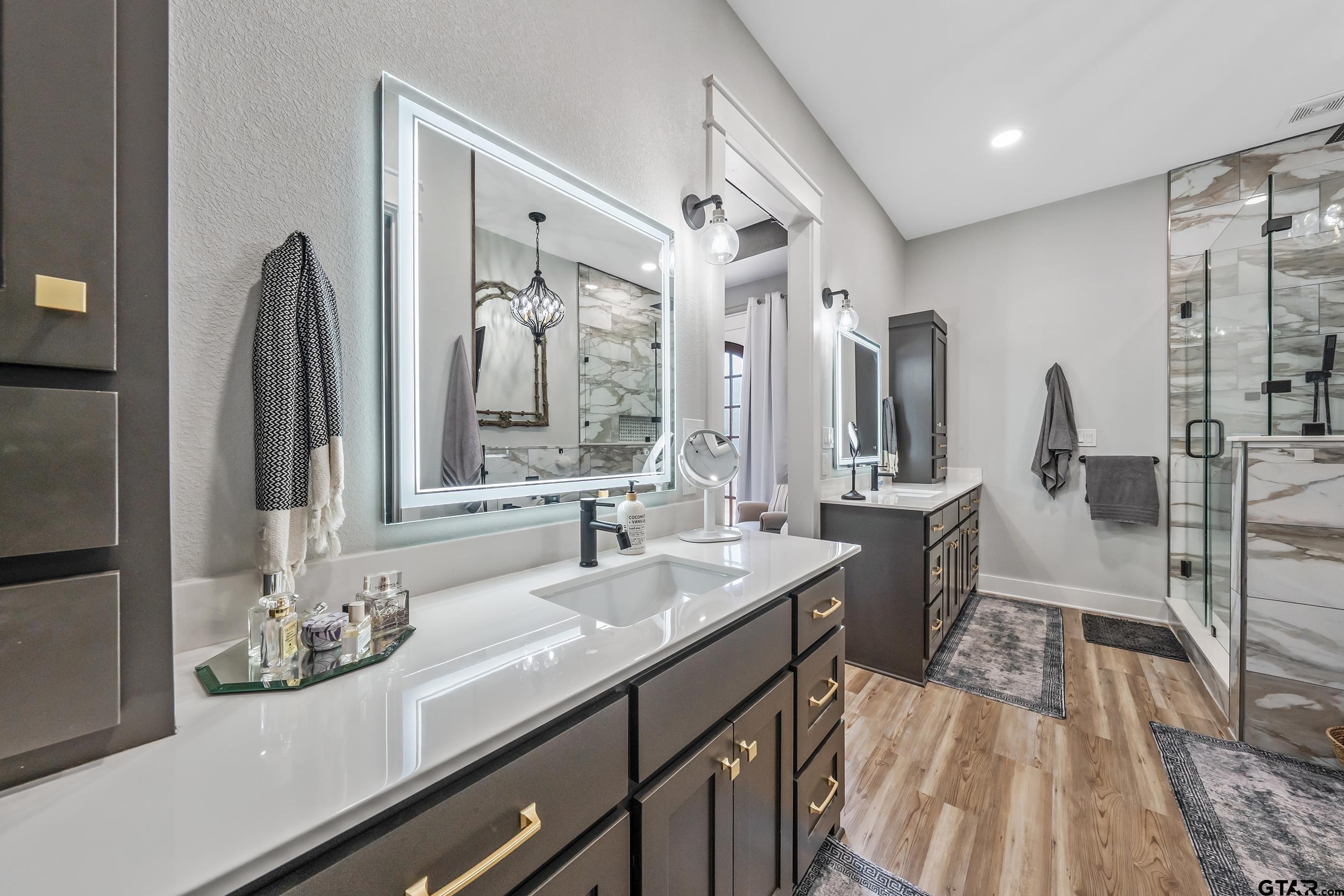 Mineola, Texas, 75773, United States, 3 Bedrooms Bedrooms, ,3 BathroomsBathrooms,Residential,For Sale,1951277