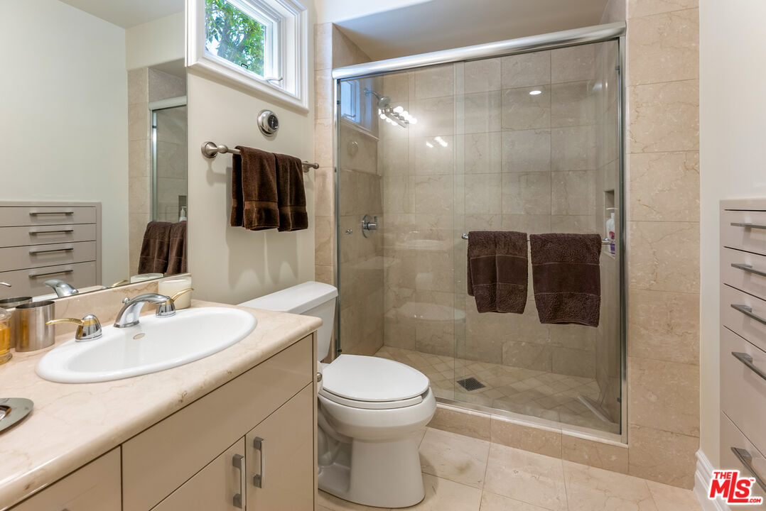Los Angeles, California, 90077, United States, 5 Bedrooms Bedrooms, ,7 BathroomsBathrooms,Residential,For Sale,1686494