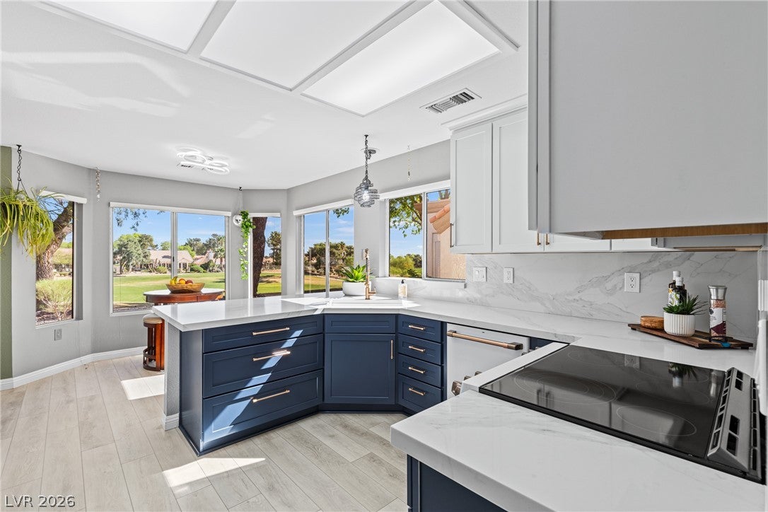 Las Vegas, Nevada, 89134, United States, 2 Bedrooms Bedrooms, ,2 BathroomsBathrooms,Residential,For Sale,2031210