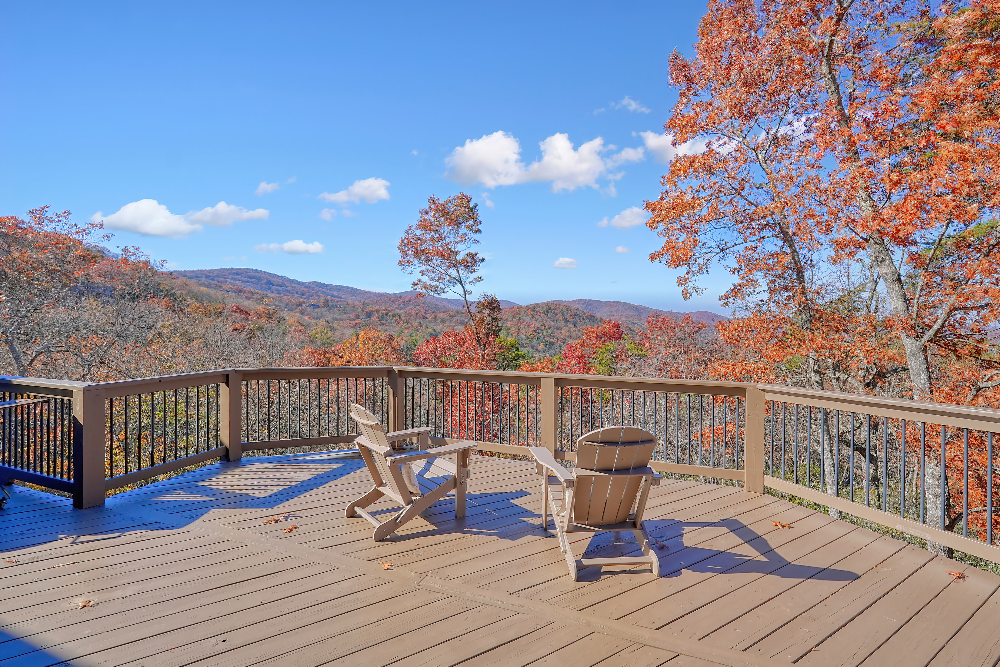  Stunning Interiors Meet Breathtaking Mountain Views in Big Canoe - 物件實景