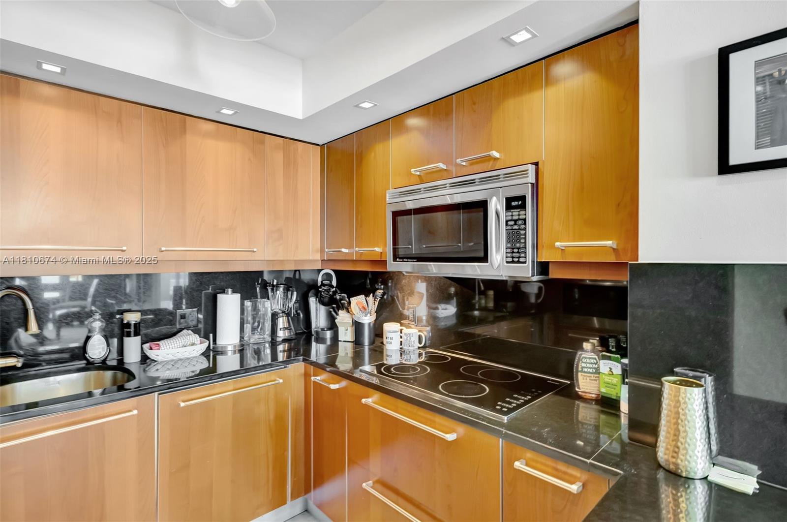 Miami, Florida, 33131, United States, 1 Bedroom Bedrooms, ,1 BathroomBathrooms,Residential,For Sale,1837622
