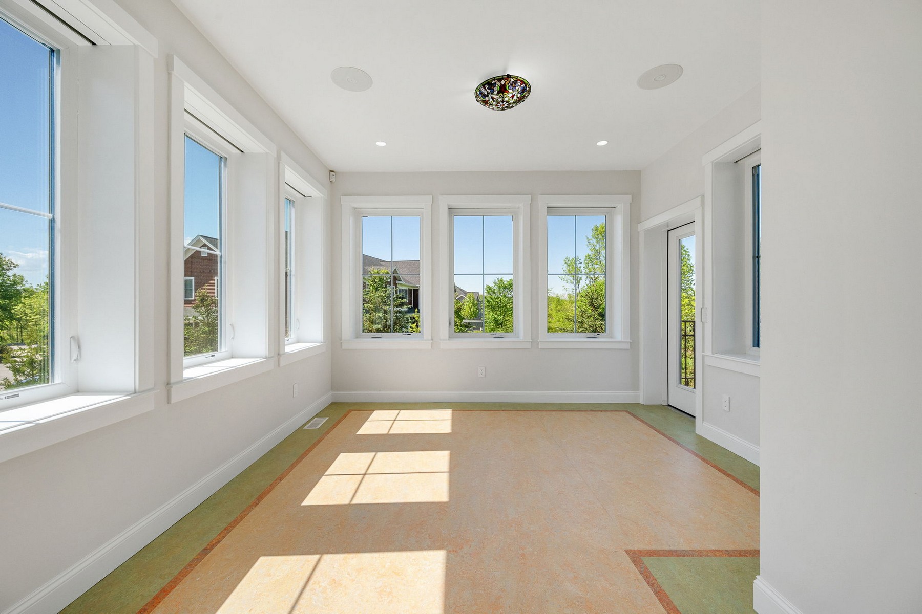  225 Midland Avenue - 物件實景